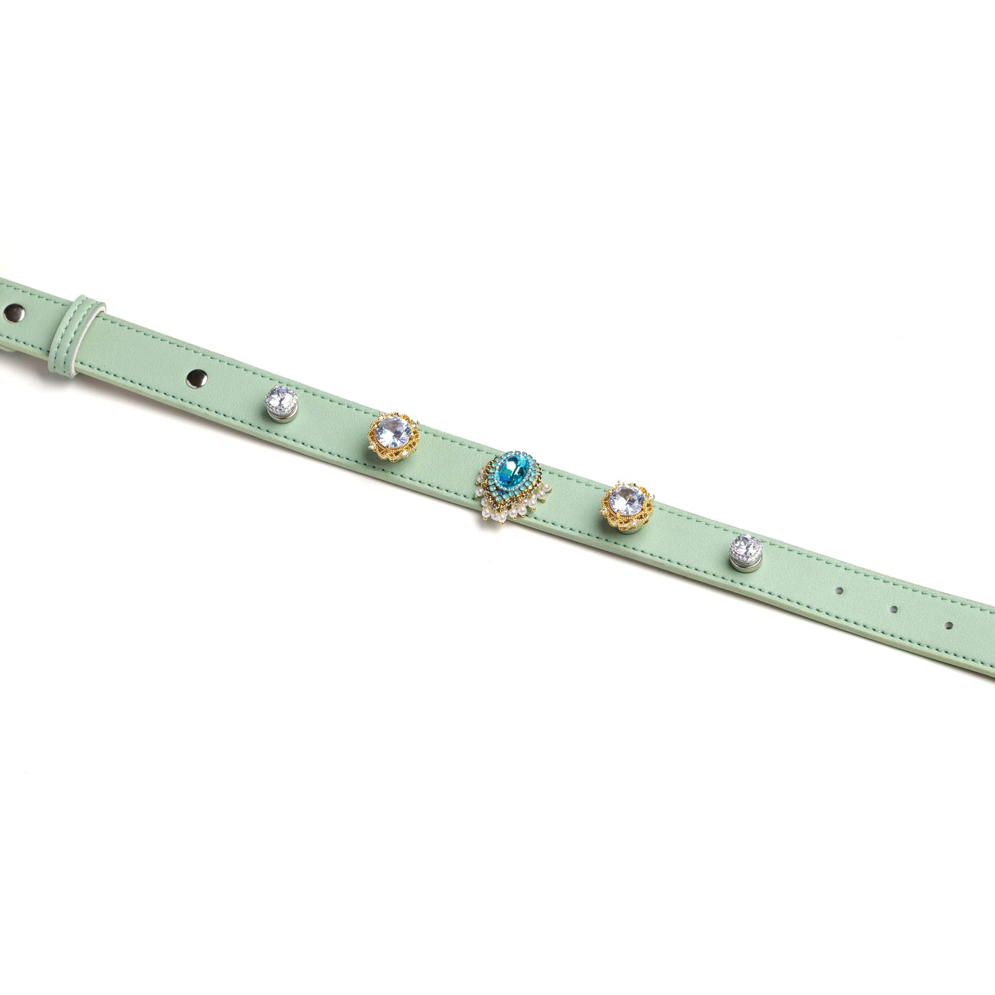 Green dog collar with pear-cut teardrop gem charms by Vanderclix&Co., detail view.